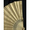ANTICO VENTAGLIO SETA ECRU' RICAMO TON SUR TON CORNICE VENTAGLIERA TECA ORO '900