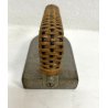 RARISSIMO PICCOLO FERRO DA STIRO ANTICO anni 30/40 metallo manico rattan epoca