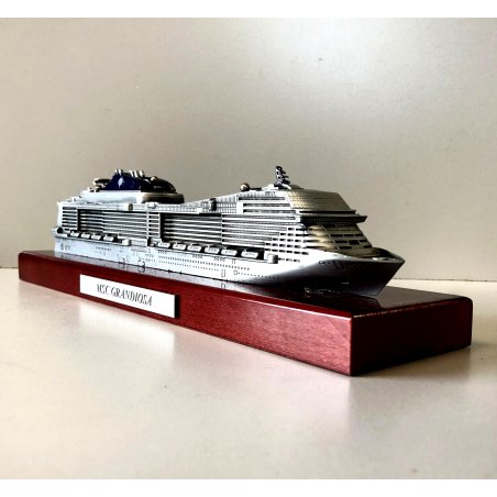 MODELLINO NAVE CROCIERA MSC GRANDIOSA COLLEZIONE ORIGINALE con BOX NUOVO