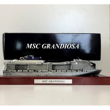 MODELLINO NAVE CROCIERA MSC GRANDIOSA COLLEZIONE ORIGINALE con BOX NUOVO