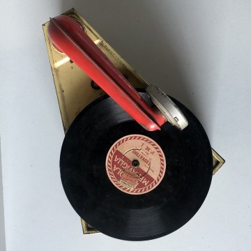 ANTICO RARO GIOCATTOLO LATTA GRAMMOFONO LITOGRAFATO 2 DISCHI CHIAVE GERMANY '900