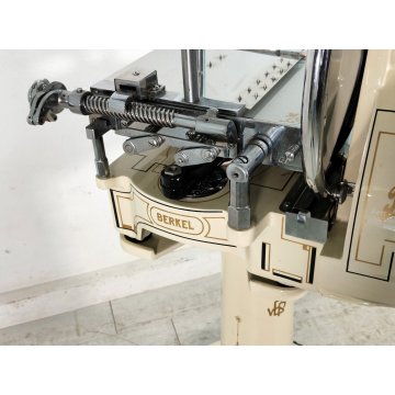 BERKEL mod. 5 Affettatrice Volano PANNA ORO anni 20 Lama 370 mm CON BASAMENTO