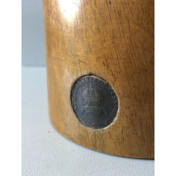 SCATOLA PORTA TABACCO VINTAGE PIPA OTTONE LEGNO MASSICCIO TORNITO DECORO MONETE