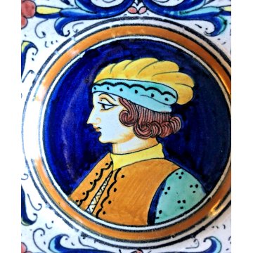 COPPIA PICCOLO PIATTO MAIOLICA Grazia Deruta PROFILO DAMA CAVALIERE ø 16 cm