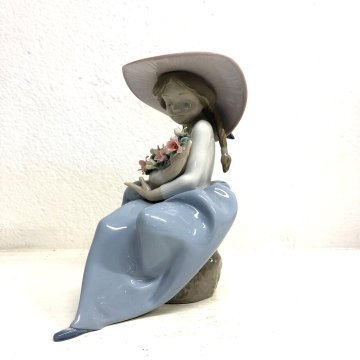 STATUINA PORCELLANA LLADRO' FIGURE  5862 Fragrant bouquet Antonio Ramos 1992