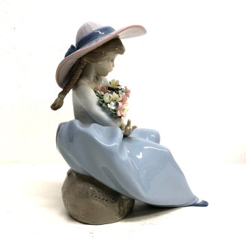 STATUINA PORCELLANA LLADRO' FIGURE  5862 Fragrant bouquet Antonio Ramos 1992