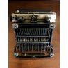 ANTICA MACCHINA DA SCRIVERE PORTATILE SABB Mod. M28 Officine Mondial Crema  '30