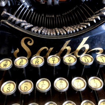 ANTICA MACCHINA DA SCRIVERE PORTATILE SABB Mod. M28 Officine Mondial Crema  '30