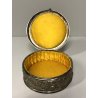 ANTICA SCATOLA TONDA COPERCHIO ø 9cm OTTONE ARGENTO DECORO SBALZO PUTTI DANZANTI