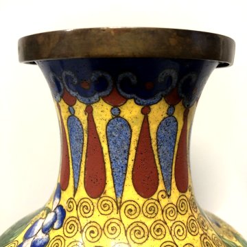 ANTICO VASO CINESE BRONZO CLOISONNE SMALTO POLICROMO DECORO FLOREALE su GIALLO