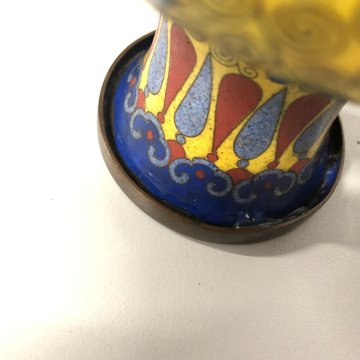 ANTICO VASO CINESE BRONZO CLOISONNE SMALTO POLICROMO DECORO FLOREALE su GIALLO