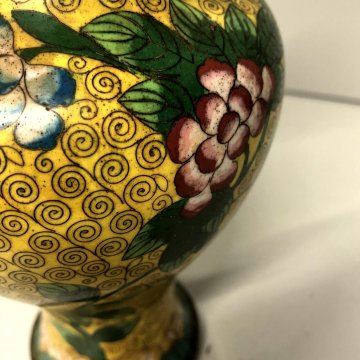 ANTICO VASO CINESE BRONZO CLOISONNE SMALTO POLICROMO DECORO FLOREALE su GIALLO