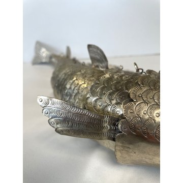 ANTICA SCULTURA PESCE ARTICOLATO SNODATO METALLO ARGENTATO DECORO INCISO ORIENTE