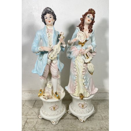 ENORME COPPIA STATUE CERAMICA CAPODIMONTE SCENA ROMANTICA MUSICISTA VIOLINO h100