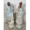 ENORME COPPIA STATUE CERAMICA CAPODIMONTE SCENA ROMANTICA MUSICISTA VIOLINO h100