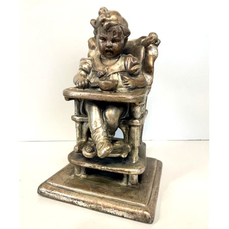 SCULTURA Vincenzo Bertolotti BIMBA SEGGIOLONE GESSO PATINATO COLOR BRONZO '20