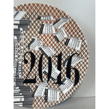 PIATTO FORNASETTI CALENDARIO ANNO 2016 n° 326/700 ø 24 cm CERAMICA italy epoca