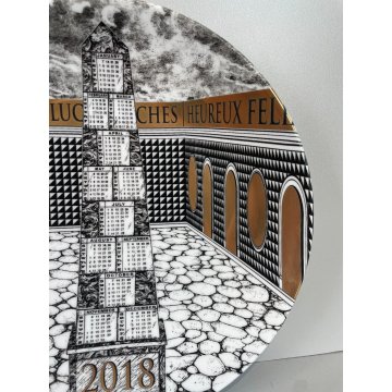 PIATTO FORNASETTI CALENDARIO ANNO 2018 n° 337/700 ø 24 cm CERAMICA italy epoca