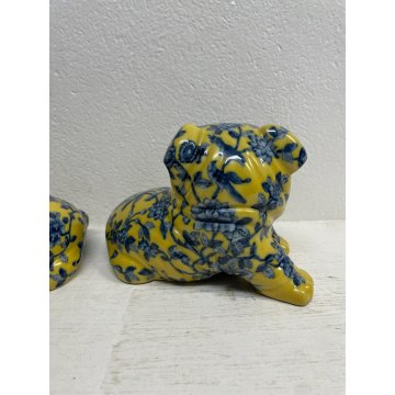 COPPIA CANI CERAMICA SMALTATA GIALLA DECORO BLU FLOREALE ANNI 60 DOG VINTAGE