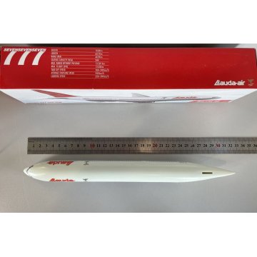 AEROMODELLO BOEING 777-200 IGW Lauda-Air MODELLISMO STATICO PLASTIC UNBUILD '900