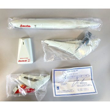 AEROMODELLO BOEING 777-200 IGW Lauda-Air MODELLISMO STATICO PLASTIC UNBUILD '900