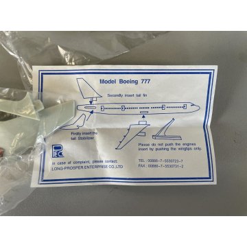 AEROMODELLO BOEING 777-200 IGW Lauda-Air MODELLISMO STATICO PLASTIC UNBUILD '900