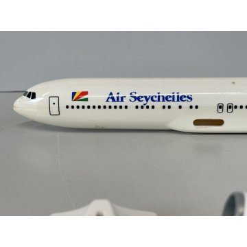 AEROMODELLO BOEING Air Seychelles IMC HOLLAND model UNBUILD SCALE 1/250 (?) '80s