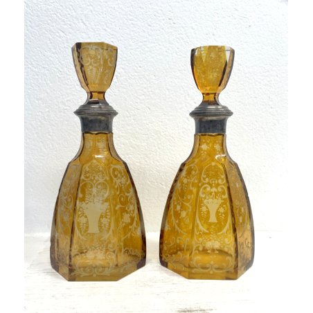 COPPIA ANTICA BOTTIGLIA DECANTER CRISTALLO AMBRA DECORO MOLATO MONTATURE ARG 800