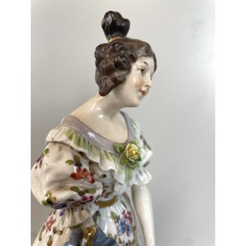 SCULTURA PORCELLANA Capodimonte STATUINA POLICROMA FIORAIA DAMA FIORI OMBRELLINO