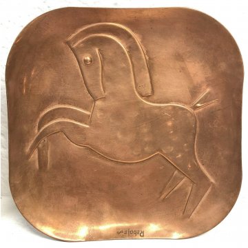 ANTICA COPPIA PIATTI RAME PIATTO BASSORILIEVO CAVALLO MUCCA VINTAGE FIRMA REBAI 