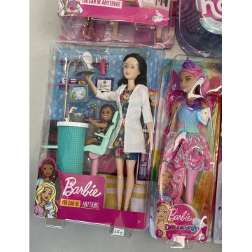 LOTTO 7 BARBIE VARIE MAI GIOCATE SCATOLA DOTTORE  BAMBOLA Mattel MALIBU GIOCO