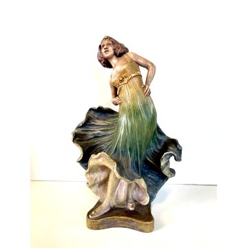 SCULTURA TERRACOTTA BB 7426 FIGURA GIOVANE DONNA LIBERTY COLPO DI VENTO FIRMATA