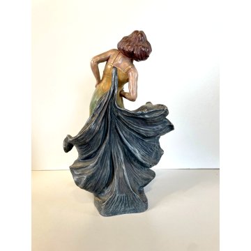 SCULTURA TERRACOTTA BB 7426 FIGURA GIOVANE DONNA LIBERTY COLPO DI VENTO FIRMATA