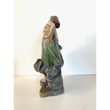 SCULTURA TERRACOTTA BB 7426 FIGURA GIOVANE DONNA LIBERTY COLPO DI VENTO FIRMATA