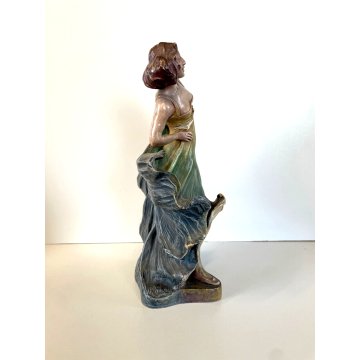 SCULTURA TERRACOTTA BB 7426 FIGURA GIOVANE DONNA LIBERTY COLPO DI VENTO FIRMATA