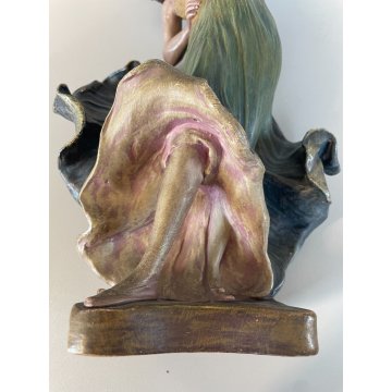 SCULTURA TERRACOTTA BB 7426 FIGURA GIOVANE DONNA LIBERTY COLPO DI VENTO FIRMATA