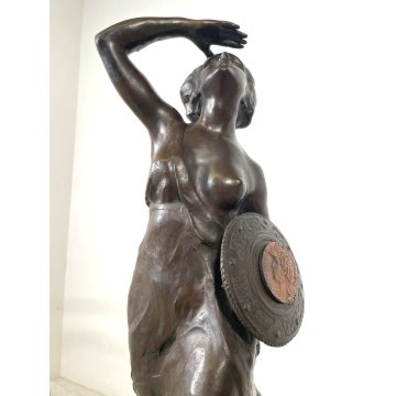 GRANDE SCULTURA BRONZO A. Dal Castagnè FIGURA FEMMINILE "VICTORIA" 60 cm/h 1910