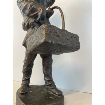 SCULTURA TUTTOTONDO FIGURA UOMO FRUTTIVENDOLO RITRATTO BRONZO EPOCA '900 CESTINO