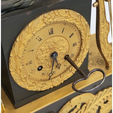 ANTICO OROLOGIO TAVOLO PENDOLO IMPERO Parigina SCULTURA Apollo LIRA DORATO clock