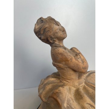 SCULTURA TUTTOTONDO DAMA TERRACOTTA FIGURA DONNA VENTAGLIO ABITO 1700 EPOCA 800