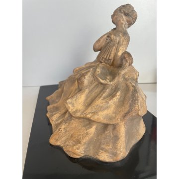 SCULTURA TUTTOTONDO DAMA TERRACOTTA FIGURA DONNA VENTAGLIO ABITO 1700 EPOCA 800