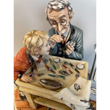 SCULTURA CERAMICA Capodimonte OROLOGIAIO FIGURA BAMBINO BISCUIT SMALTO ANNI 80