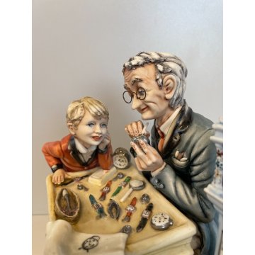 SCULTURA CERAMICA Capodimonte OROLOGIAIO FIGURA BAMBINO BISCUIT SMALTO ANNI 80