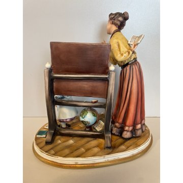 SCULTURA CERAMICA Capodimonte MAESTRA FIGURA BAMBINA ALUNNA SCUOLA BISCUIT EPOCA