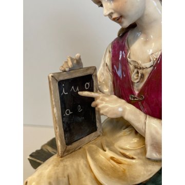 SCULTURA PORCELLANA Capodimonte FIGURA BAMBINO ALUNNO MAMMA SCUOLA VOCALI GIOCO