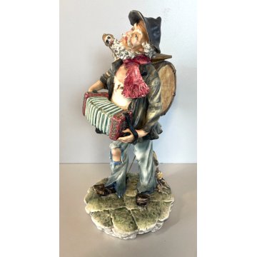 SCULTURA CERAMICA Capodimonte CLOCHARD FIGURA SENZA TETTO SCIMMIA MUSICISTA