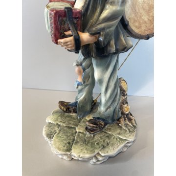 SCULTURA CERAMICA Capodimonte CLOCHARD FIGURA SENZA TETTO SCIMMIA MUSICISTA