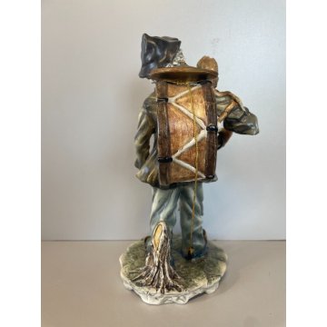 SCULTURA CERAMICA Capodimonte CLOCHARD FIGURA SENZA TETTO SCIMMIA MUSICISTA