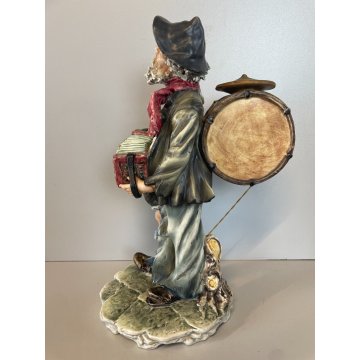 SCULTURA CERAMICA Capodimonte CLOCHARD FIGURA SENZA TETTO SCIMMIA MUSICISTA