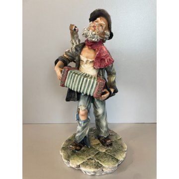 SCULTURA CERAMICA Capodimonte CLOCHARD FIGURA SENZA TETTO SCIMMIA MUSICISTA